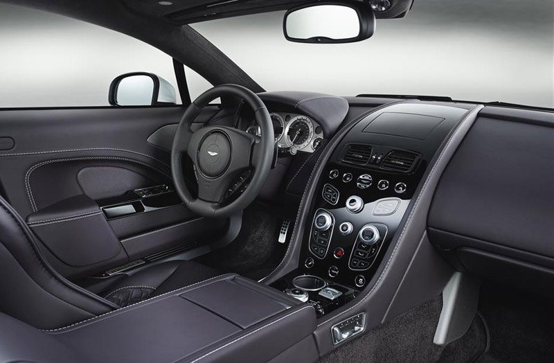 AstonMartinRapideS-2016-3