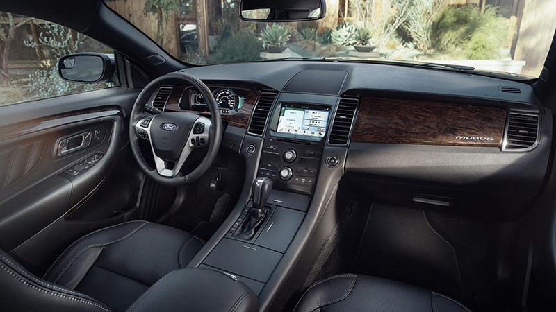 Ford-Taurus-2016-3