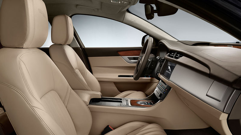 Jaguar-XF-2016-3