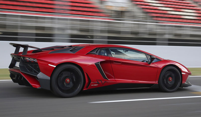 Lamborghini-Aventador-SV-2016-2
