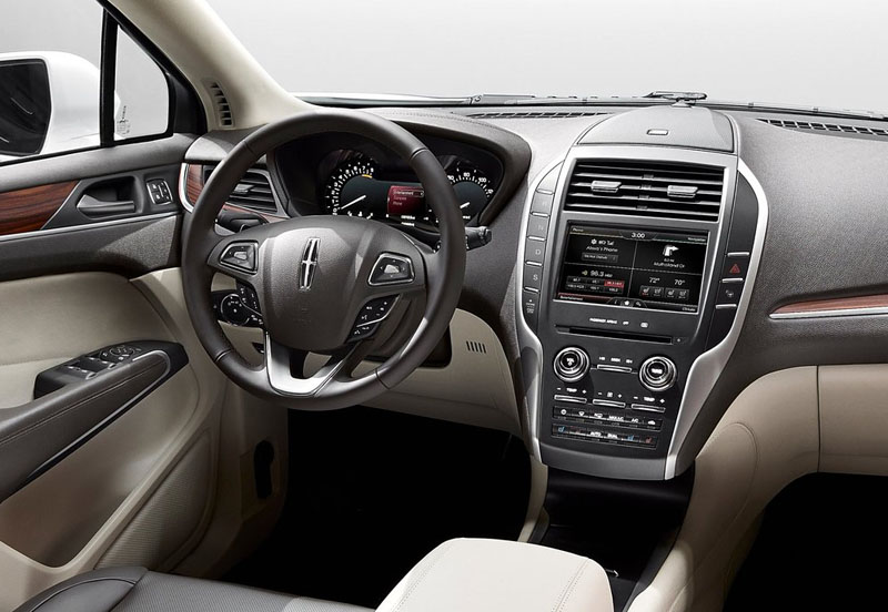 Lincoln-MKC-2016-3