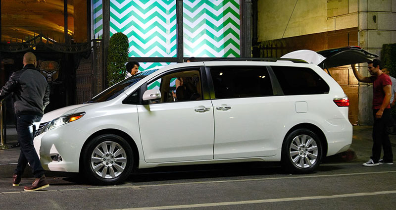 Toyota-Sienna-2016-2