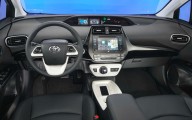 Toyota-Prius-C-hybrid-2016-3
